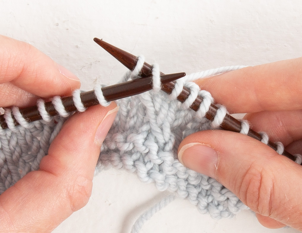Cable method, left twist, step 2