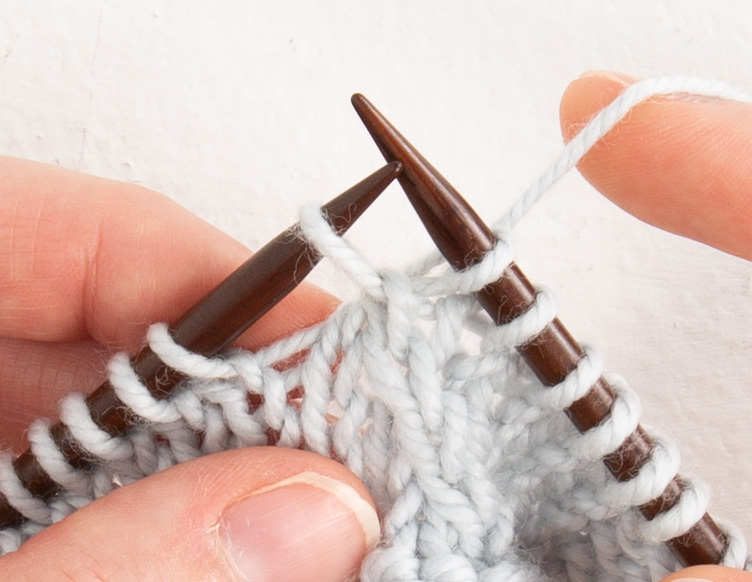 Cable method, left twist, step 5