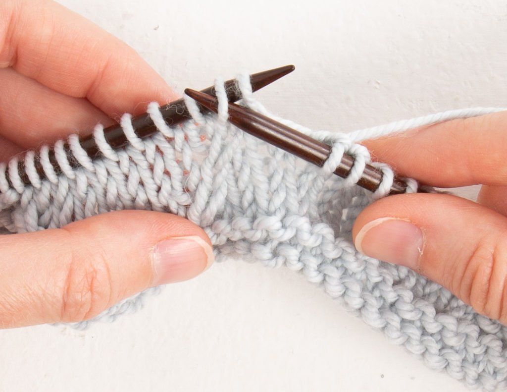 Cable method, right twist, step 1