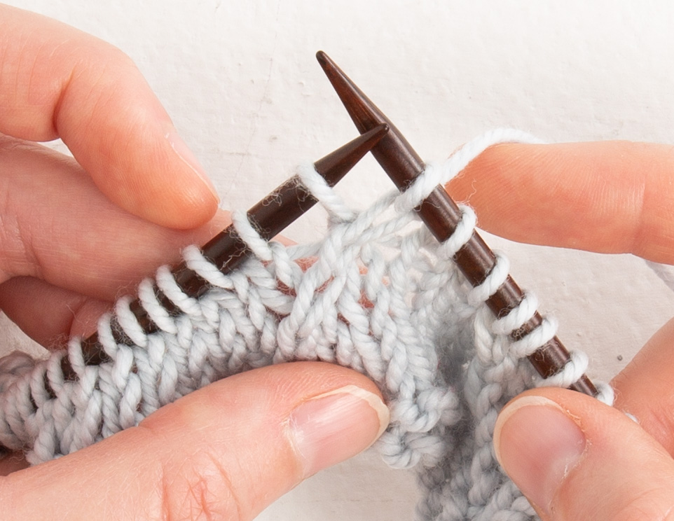Cable method, right twist, step 4