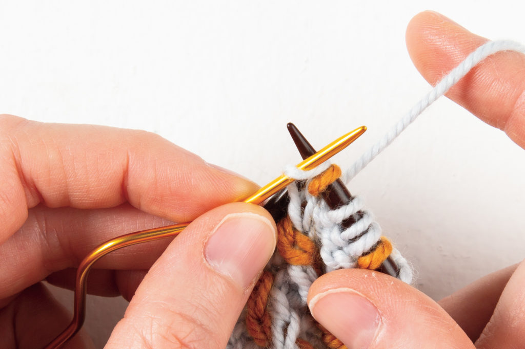 1-over-1 cable Left: knit stitch from cable needle