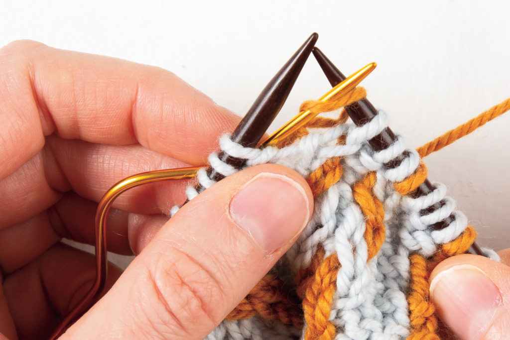 1-over-1 cable Right: knit stitch from cable needle