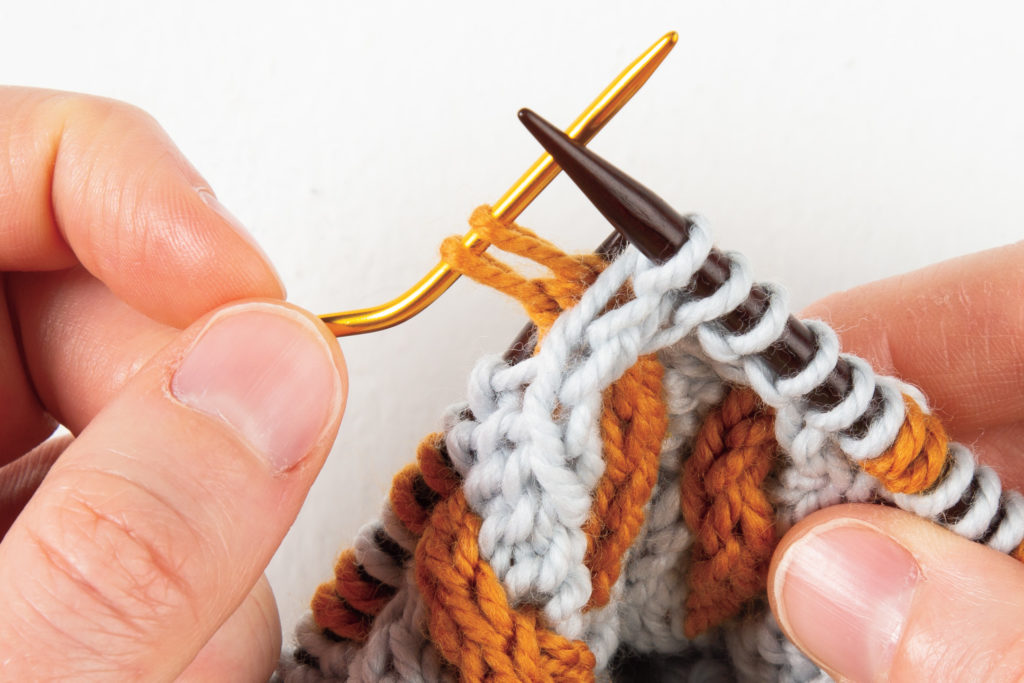 2-over-2 cable Right: ready to knit from cable needle